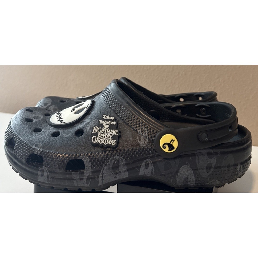 Women's Crocs "The Nightmare Before Christmas" Glow In Dark Size 8W/6M Retired